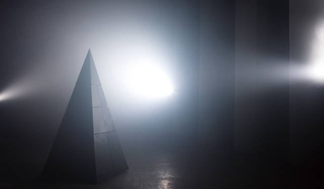 根本崇史｜DELDEL & AQUAQU（Prototype Chest & Cabinet 2009）<br>10年後のライフスタイルを想定したチェストとキャビネット。手前と奥の両方からモノを出し入れすることができる構造。 ミラノサローネ・サテリテ2009出展作品。Photo by KENTA AMINAKA