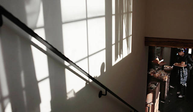 <b>Natural Puquu |天然酵母パン＆カフェ ナチュラル・プクゥー</b>　建物全体が小さな洋館のよう。落ち着いた雰囲気のなか、のんびりとお茶の時間はいかが？