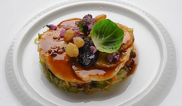 <b>きき酒師チズコ｜日本酒ソムリエ</b>　Broiled Sea Scallop‘Rosette’ Stewed Brussels Sprouts, Shiso Crispy Rice, Yamato Hatcho Miso Sauce