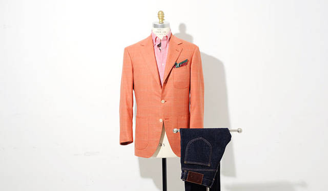 　ジャケット36万7500円、シャツ3万5700円、ポケットチーフ7088円、ジーンズ3万8850円（すべてリヴェラーノ＆リヴェラーノ／ザ ソブリンハウス）