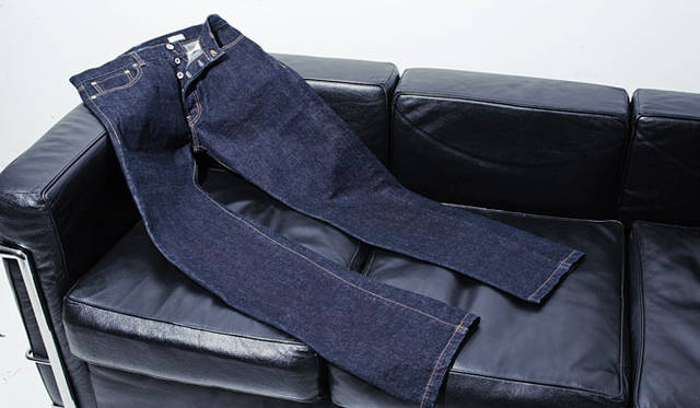 　ジーンズ3万8850円（すべてリヴェラーノ＆リヴェラーノ／ザ ソブリンハウス）