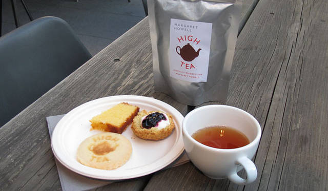 　『マーガレット・ハウエル 神南』カフェ