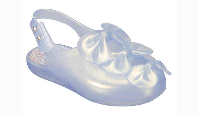 <b>Vivienne Westwood｜ヴィヴィアン・ウエストウッド</b><br />「メリッサ」とのコラボレーションコレクションにニューモデル＆キッズラインが登場！<br />「Baby shoes」　価格｜7875円