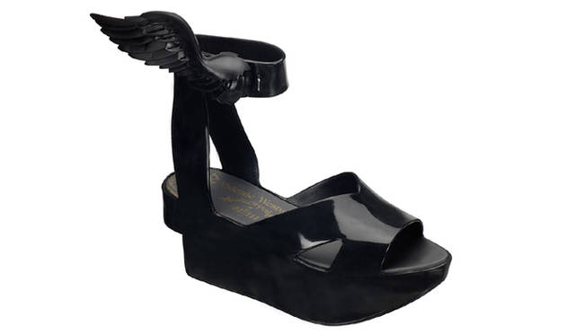 <b>Vivienne Westwood｜ヴィヴィアン・ウエストウッド</b><br />「メリッサ」とのコラボレーションコレクションにニューモデル＆キッズラインが登場！<br />「Rocking Horse Wing」　2万5200円