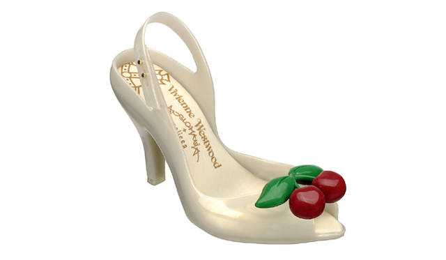<b>Vivienne Westwood｜ヴィヴィアン・ウエストウッド</b><br />「メリッサ」とのコラボレーションコレクションにニューモデル＆キッズラインが登場！<br />「Lady Dragon with Cherry」　2万3100円