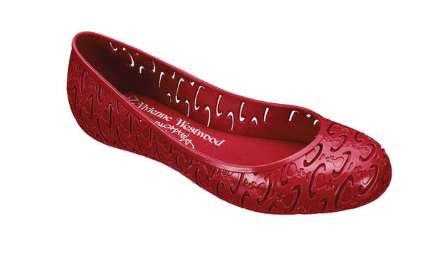 <b>Vivienne Westwood｜ヴィヴィアン・ウエストウッド</b><br />「メリッサ」とのコラボレーションコレクションにニューモデル＆キッズラインが登場！<br />「Perforated Ballerina」　1万3650円