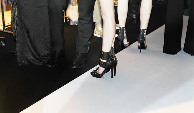 <b>EMILIO PUCCI｜エミリオ・プッチ　2010-11年秋冬コレクション　</b><br />今季のアクセサリーで注目したい、12センチヒールのシューズ。