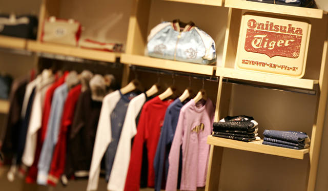 <strong>Onitsuka Tiger｜オニツカタイガー</strong>  　オニツカタイガー パリ店