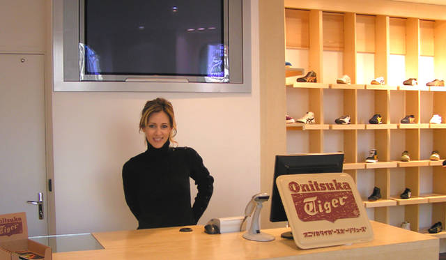 <strong>Onitsuka Tiger｜オニツカタイガー</strong>  　オニツカタイガー パリ店