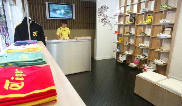 <strong>Onitsuka Tiger｜オニツカタイガー</strong>  　オニツカタイガー ロンドン店