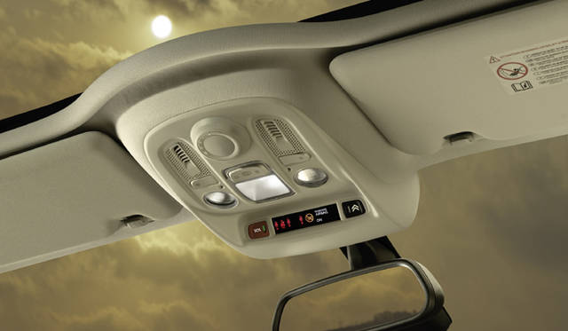 <b>CITROEN C4 ｜シトロエン C4</b>