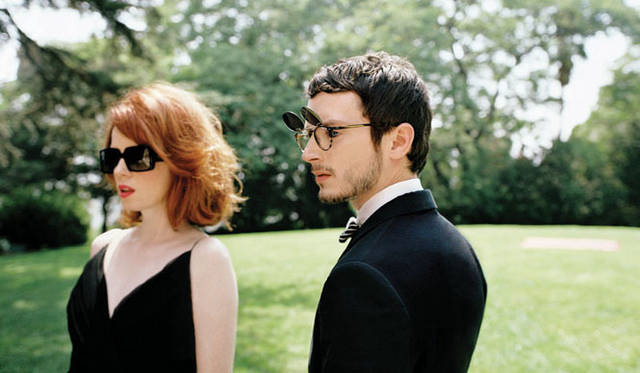 <b>Oliver Peoples｜オリバーピープルズ</b> Riley 　右がRileyを着用したイライジャ・ウッド