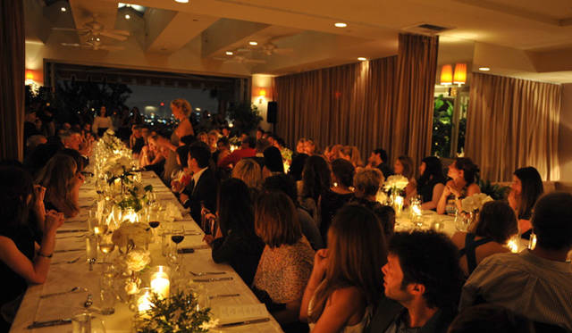 <b>MaxMara｜ウーマン・イン・フィルム・ロサンゼルス 2010年度「クリスタル・アンド・ルーシー賞®」</b>　2010年5月31日、ロサンゼルスのサンセット・タワーホテルにおいておこなわれたディナーのようす。©Max Mara2010