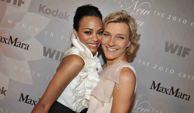 <b>MaxMara｜ウーマン・イン・フィルム・ロサンゼルス 2010年度「クリスタル・アンド・ルーシー賞®」</b>　マックスマーラ「フェイス・オブ・ザ・フューチャー® 2010」部門に輝いた女優のゾーイ・サルダナと、マックスマーラ ファッショングループのニコラ・マラモッティ。ともにマックスマーラを着用。©Max Mara2010