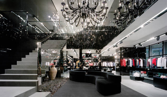 <b>DOLCE&GABBNA｜ドルチェ＆ガッバーナ</b>　2010年6月15日（火）19:00～20:30、イベントが行われるドルチェ＆ガッバーナ　表参道。イベントはエントランスフリーで気軽に参加できるのがうれしい。