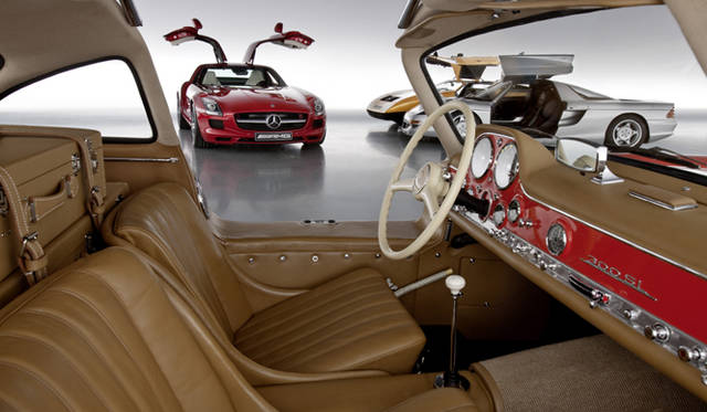 <b>Mercedes-Benz SLS AMG｜メルセデス・ベンツ SLS AMG</b>　左奥からSLS AMG、C111、C112、300SL (W 198)