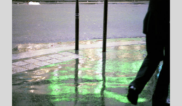 <b>原美術館｜「ウィリアム エグルストン：パリ－京都」</b><br>ウィリアム エグルストン 「パリ」 2006–2008 Courtesy Cheim and Read, New York © 2009 Eggleston Artistic Trust, Memphis （カルティエ現代美術財団蔵）