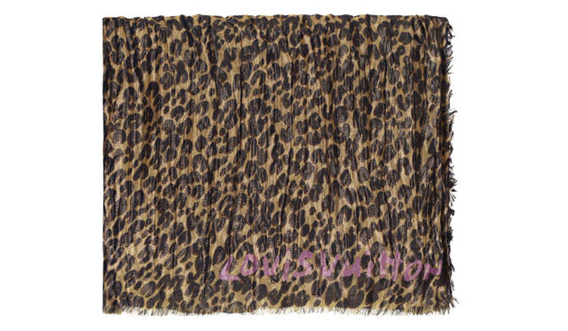 <b>LOUIS VUITTON｜ルイ・ヴィトン</b>　金糸がふんだんに織り込まれていてとても華やか。エトール・レオパード ディスコ　12万8100円[8月上旬発売予定]（ルイ・ヴィトン）©LOUIS VUITTON／JEAN MARC CEDILE