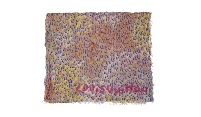 <b>LOUIS VUITTON｜ルイ・ヴィトン</b>　スプレーを撒き散らしたような鮮やかさを着こなしのポイントに。エトール・レオパード スプレー（ローズ）　10万800円[7月上旬発売予定] （ルイ・ヴィトン）©LOUIS VUITTON／JEAN MARC CEDILE