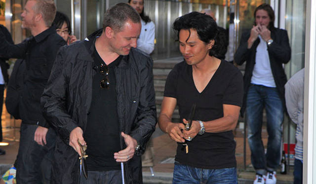 <b> DENHAM｜デンハム</b>　ジェーソン デンハム氏と田中凜太郎氏によるテープカット　