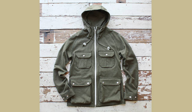 <b>nanamica｜ナナミカ</b>　マウンテンパーカー　価格｜2万4990円　カラー｜フォレストグリーン　サイズ｜S（ウィメンズ）、M、L (メンズ)