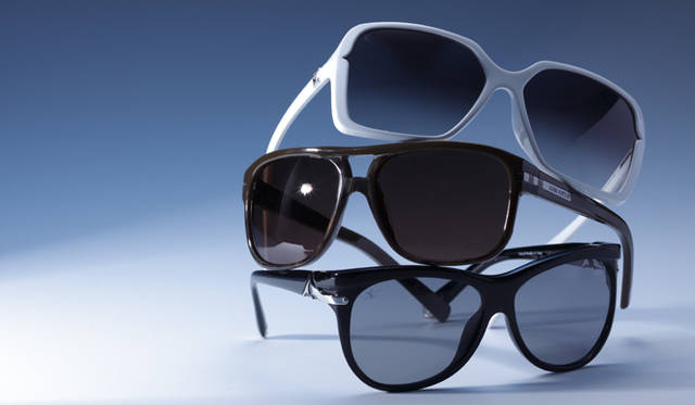 <br />上から、「フロール・カレ」　4万5150円　「ポゼッション・ピロット」　6万4050円　「ダリア」　7万3500円　（ルイ・ヴィトン／ルイ・ヴィトン カスタマーサービスセンター Tel. 03-3478-2100） 