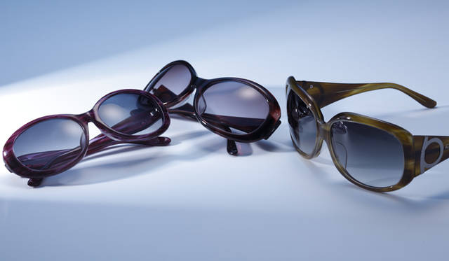 <br />各3万450円　（サルヴァトーレ フェラガモ／サルヴァトーレ フェラガモ アイウェア事業部　Tel. 03-3780-6831）