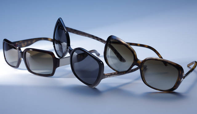 <br />各2万9400円　（バーバリー／バーバリー アイウェア　Tel. 03-5428-6476）