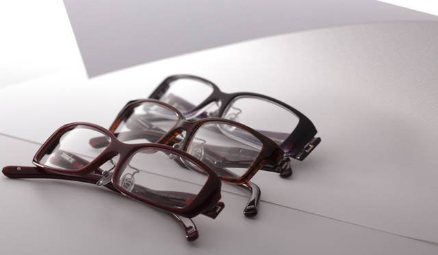 <br />手前から 3万1500円、2万6250円、2万6250円　（プラダ／ミラリ ジャパン　Tel. 03-5428-6475）