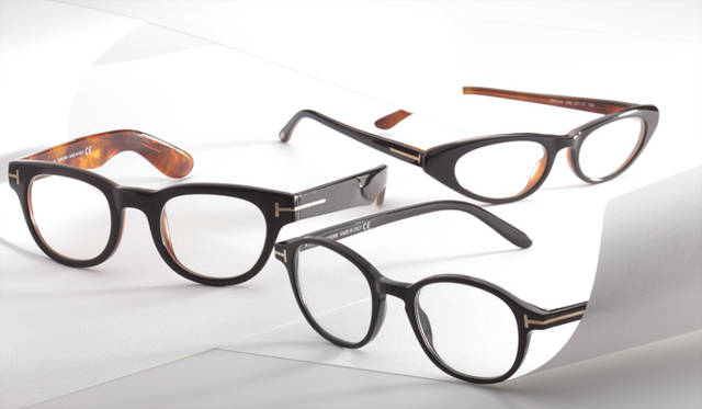 <br />奥のキャッツアイシェイプフレームから時計回りに 4万4100円、4万4100円、4万7250円　（トム フォード ／トム フォード アイウェア（マルコリ ジャパン）　Tel. 03-5766-7427）