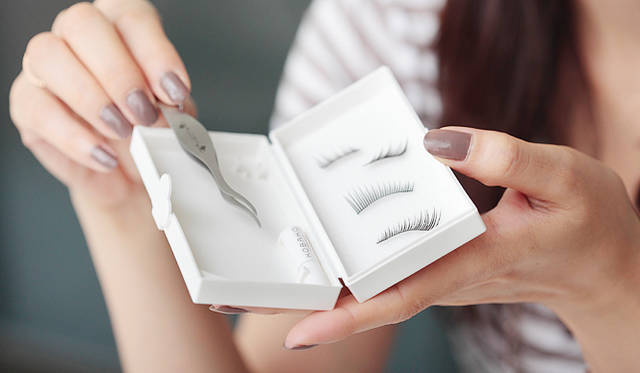 <b>KOBAKO｜コバコ</b>　アイラッシュシリーズ新発売　※写真のつけまつ毛は別売り