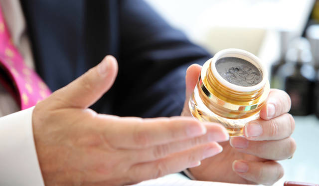 <b>OSCIEM｜オシエム</b>　「ブラックパールマスク」