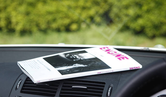 <br />偏光レンズを使用した状態。反射光を99.9％遮断するため、クリアな視界を保ってくれる。