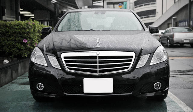 <b>MERCEDES BENZ｜メルセデス・ベンツ E 350 ブルーテック アバンギャルド</b>　威厳あるフロントマスク。