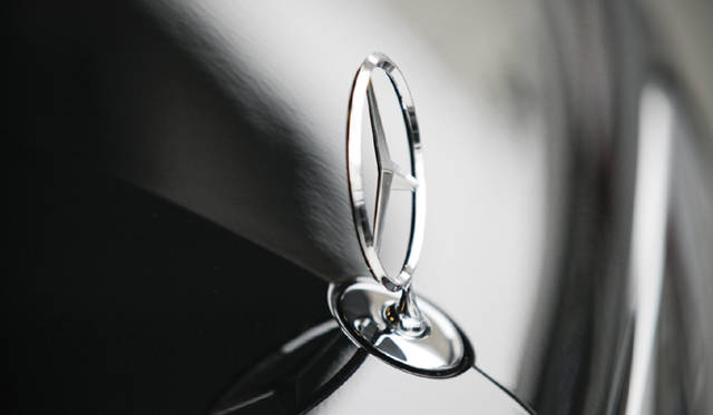 <b>MERCEDES BENZ｜メルセデス・ベンツ E 350 ブルーテック アバンギャルド</b>　