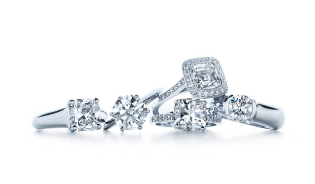 <b>TIFFANY｜ティファニー</b>　ティファニーのエンゲージメントリングのなかでも人気のもの。もちろんiPhoneアプリのなかで見ることができる。©Tiffany&Co.