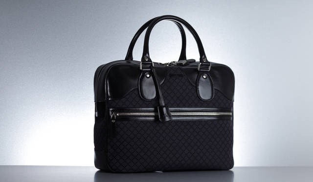 <b>GUCCI｜グッチ</b>　レザーづかいが重厚な雰囲気を醸す。「ディアマンテキャンバス コレクション」ブリーフケース [W45 x H30 x D12cm] 18万7950円（グッチ／グッチ ジャパン）