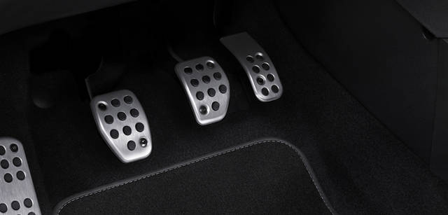  インテリアではダッシュボードカラーが5色、シートもファブリックとレザーを合わせて5種から選択することができる。