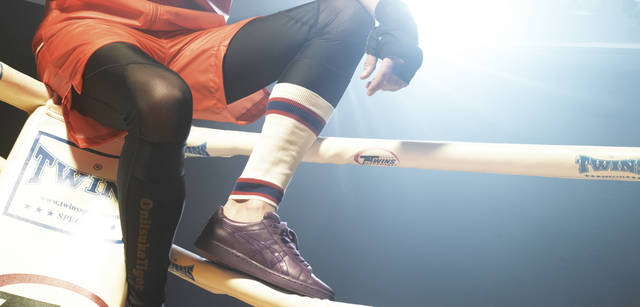 <strong>Onitsuka Tiger｜オニツカタイガー</strong>　パンツ　9345円、レギンス　4095円、スニーカー　1万3650円　（オニツカタイガー／アシックスお客様相談室  0120-77-6338）