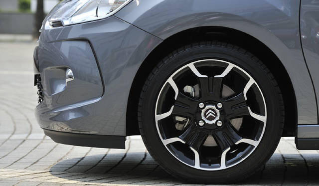 　CITROEN DS3 Sports Chic