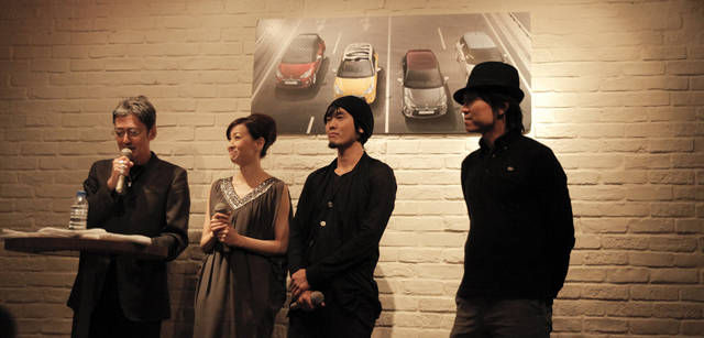   「アンチレトロナイト」　左からロバート・ハリスさん、吉田由美さん、ノーザイナーさん、川上俊さん。