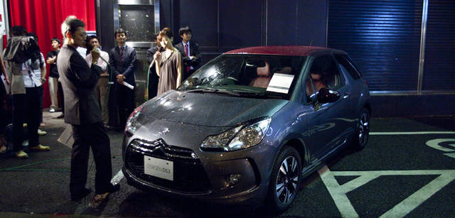   「アンチレトロナイト」　作家／DJのロバート・ハリスさんとカーライフエッセイストの吉田由美さん