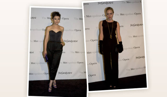 <b>“シック＆コケティッシュ”に装う黒！</b></br>Ginnifer Goodwin , Chloë Sevigny｜ルネ・フレミング主演、ロッシーニ作『アルミーダ』のメトロポリタンオペラ ガラプレミアに出席したセレブリティは、みなイヴ・サンローランでシックな装いにまとめて。女優のジニファー・グッドウィンは2010エディション ソワールのシルクサテンビスチェとタキシードパンツで登場。クロエ・セヴィニーは2010-11F/Wの黒ジャンプスーツにグローブづかいでエッジの効いた着こなしを披露。©Yves Saint Laurent