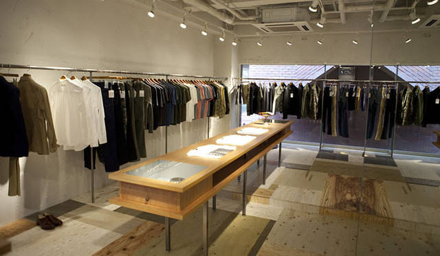 <b>WHEREABOUTS│ウェアラバウツ</b>　フラッグシップショップ