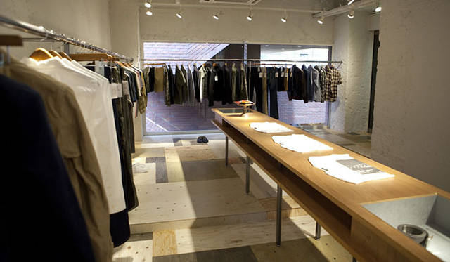 <b>WHEREABOUTS│ウェアラバウツ</b>　フラッグシップショップ