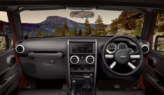 <b>JEEP WRANGLER｜ジープ・ラングラー</b>　ジープ・ラングラー サハラ