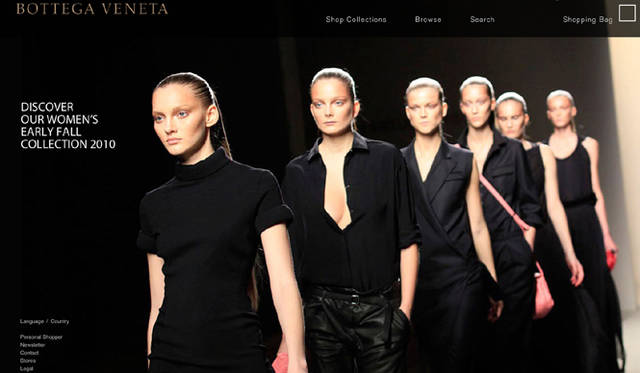 　www.bottegaveneta.comのトップページ。フルスクリーンで見る画面にはラグジュアリー感が漂う。