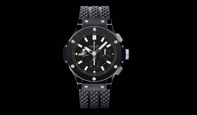 <b>HUBLOT×mastermind JAPAN｜ウブロ×マスターマインド｜THdoor白金台｜</b>　“ウブロ”を意味する「船窓」をイメージした、ユニークなケース。文字盤の9時位置には、マスターマインド・ジャパンのロゴが配されて、ポイントになっている。「ビッグ・バン マスターマインド・ジャパン」 189万円 （THdoor<ティーエイチ・ドア>白金台）