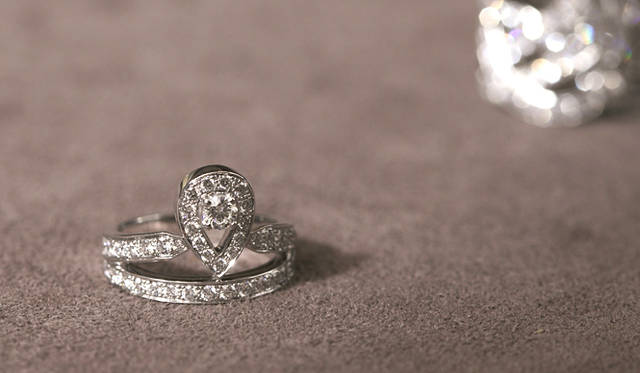 <b>Chaumet｜ショーメ</b> 「ジョゼフィーヌ」から、リオネル ジロー氏渾身のリング。WG×ダイヤモンド 99万7500円。