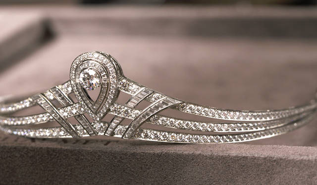 <b>Chaumet｜ショーメ</b> ティアラの優美なデザインは、緻密なデッサンからはじまる。パリのショーメ美術館には40万点をも超えるデッサンが保存されている。